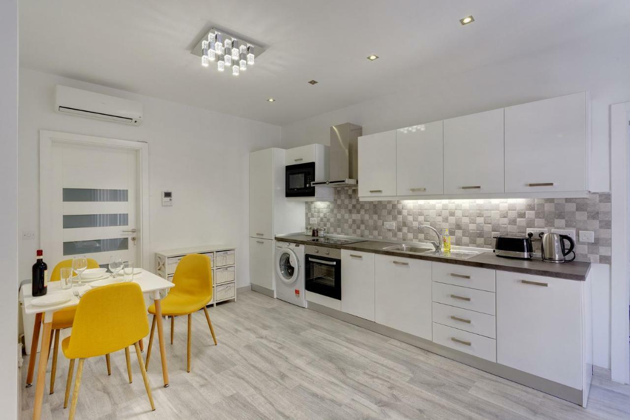 Splendid Apartment, Steps Away From The Sea Сліма Екстер'єр фото
